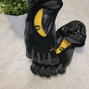 Black Vibram Fivefingers Classic | Size 9 (40)